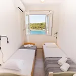 Feriehus Seafront Stone With King Beds, Garden And Balcony Stari Grad (Hvar)