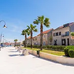 Seafront Stone With King Beds, Garden And Balcony Feriehus Stari Grad (Hvar)