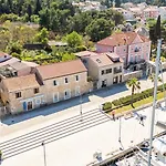 Seafront Stone With King Beds, Garden And Balcony *