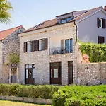 Seafront Stone With King Beds, Garden And Balcony