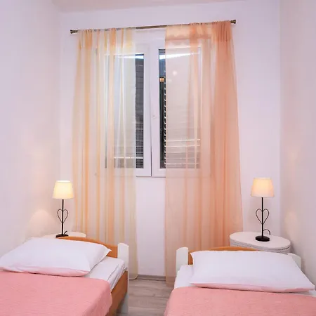 Holiday home Seafront Stone With King Beds, Garden And Balcony Stari Grad (Hvar)
