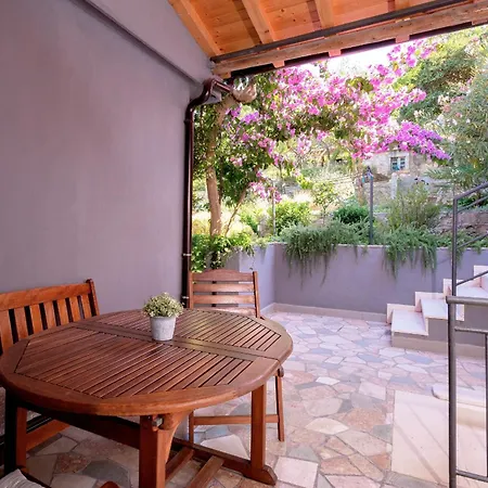 Holiday home Seafront Stone With King Beds, Garden And Balcony Stari Grad (Hvar)
