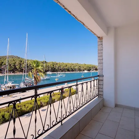 Seafront Stone With King Beds, Garden And Balcony * Stari Grad (Hvar)