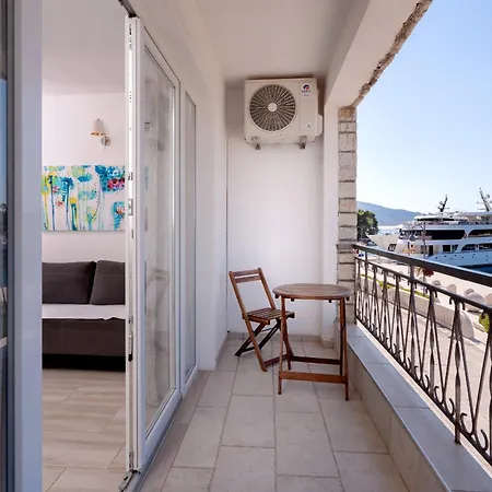 Seafront Stone With King Beds, Garden And Balcony Holiday home Stari Grad (Hvar)