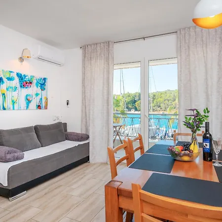 Seafront Stone With King Beds, Garden And Balcony * Stari Grad (Hvar)