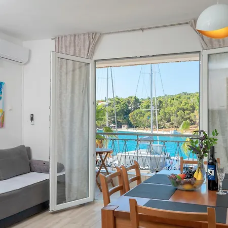 Holiday home Seafront Stone With King Beds, Garden And Balcony
