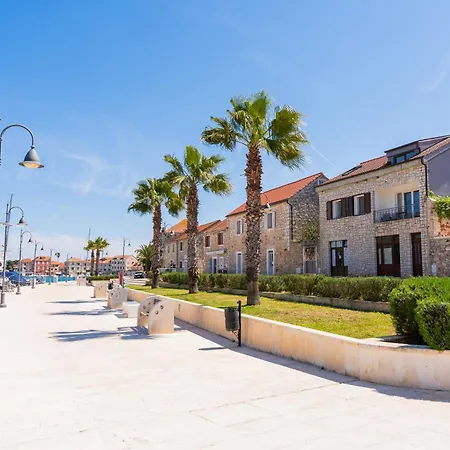 Seafront Stone With King Beds, Garden And Balcony Vakantiehuis Stari Grad (Hvar)