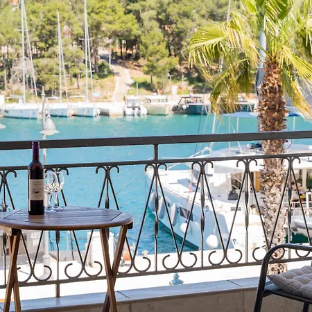 Seafront Stone With King Beds, Garden And Balcony Vakantiehuis Stari Grad (Hvar)